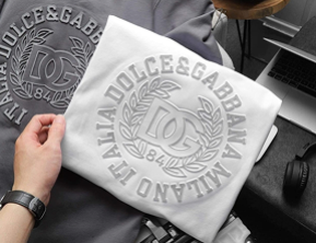 So sánh in dập nổi và in ép kim: Đặc điểm, ưu nhược điểm